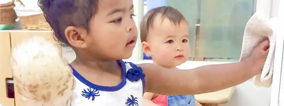 toddler eating